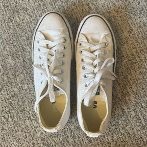Woman’s Platform White Converse